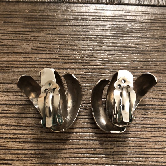 Sterling Silver Clip Eartings Made in Mexico Scalloped Shell Design - Picture 7 of 13